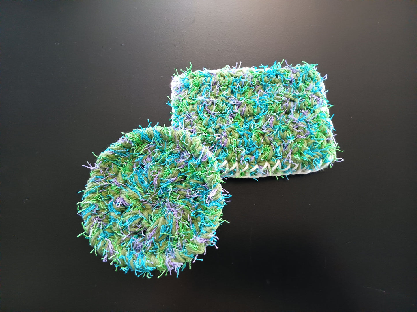 4 piece dish set with 2 dish cloths and 2 dish scrubs