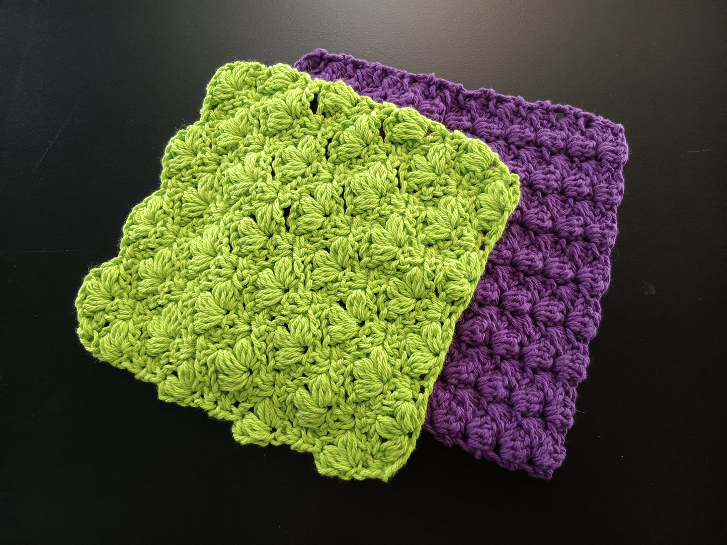 4 piece dish set with 2 dish cloths and 2 dish scrubs