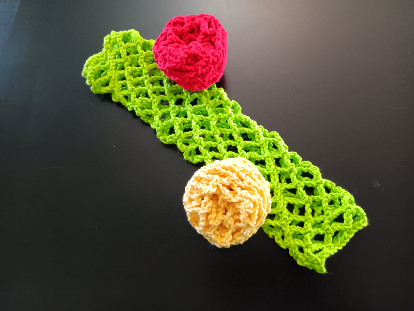 Rollable dish scrubbies