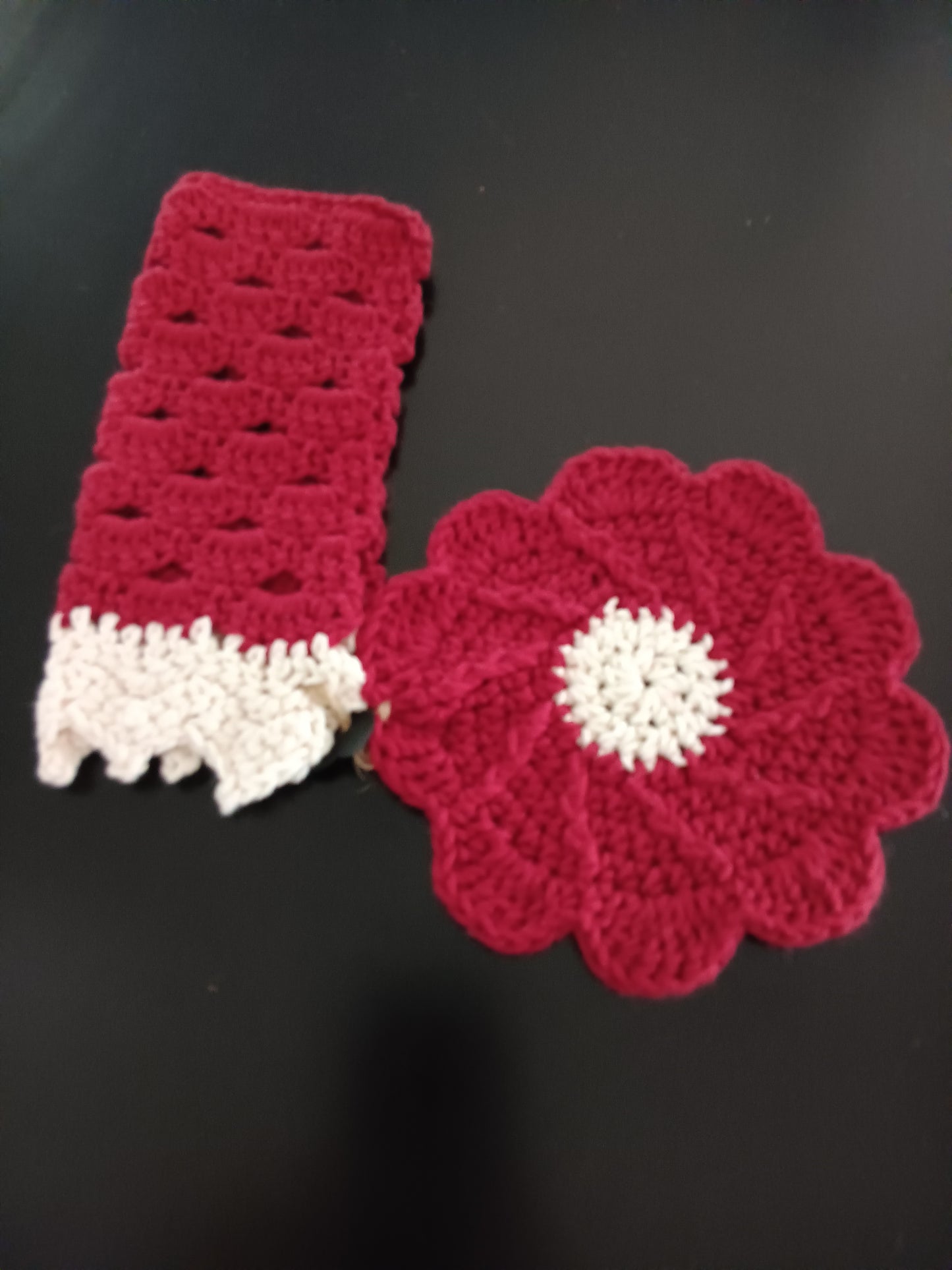set of 2 wash cloth and face scrubby
