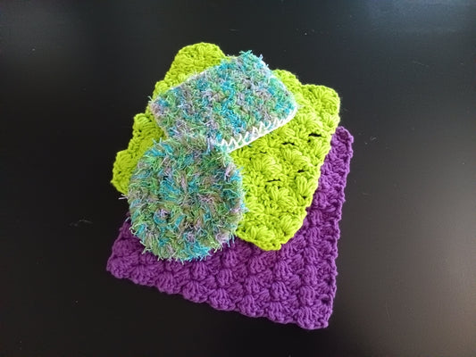 4 piece dish set with 2 dish cloths and 2 dish scrubs